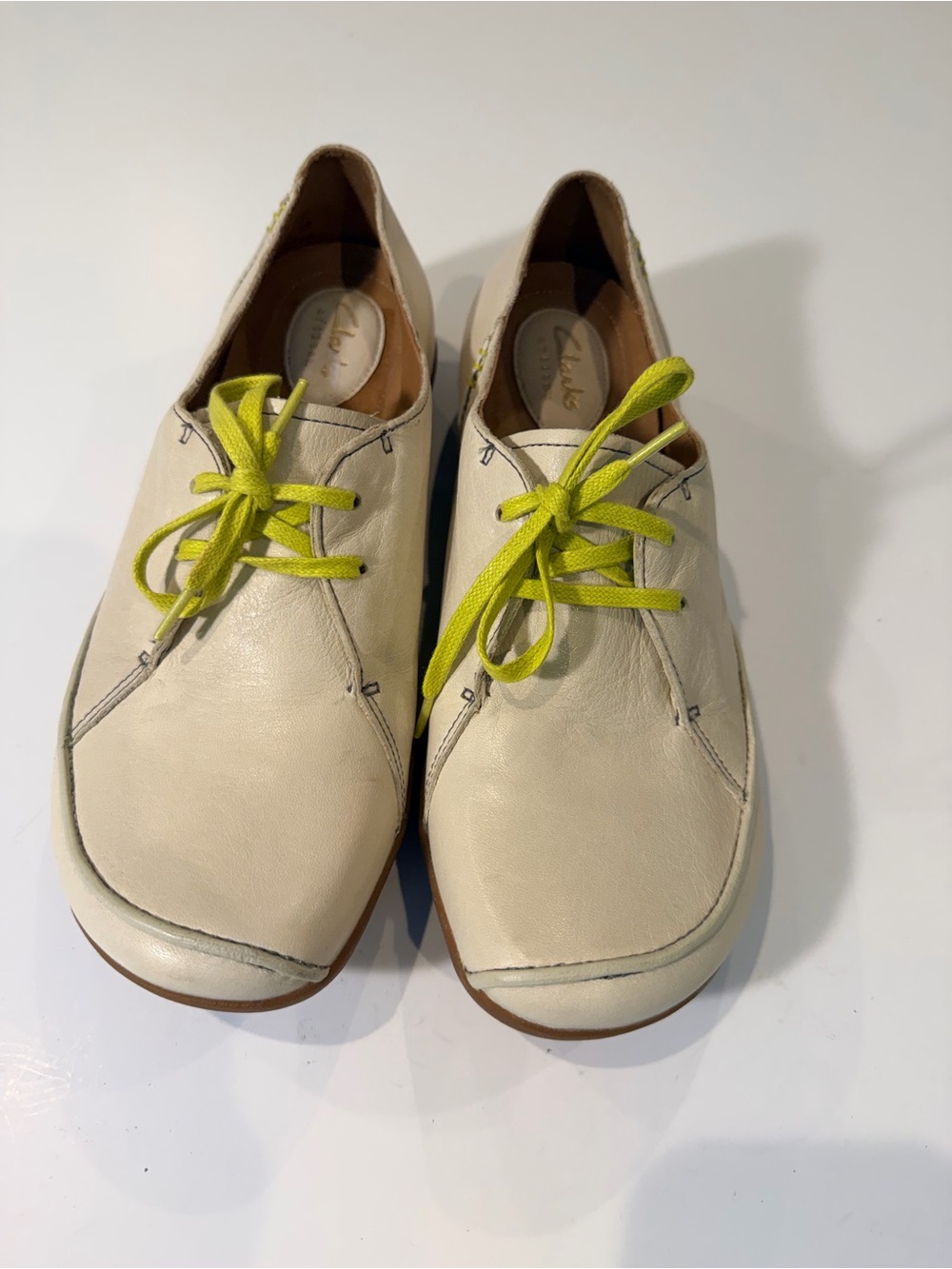 Clarks Cream Leather Casual Lace-Up Flats with Lime Laces